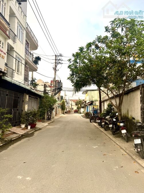 Lô Đất Mặt tiền đường THẠNH XUÂN 38, Q12, Dt 239m2 (6.5 x 37), Đất trống tiện xây mới.