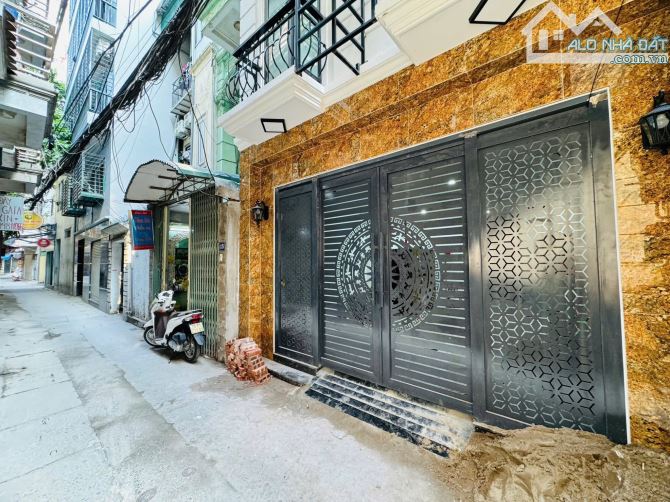 Bán Nhà Dòng Tiền Nguyễn Khánh Toàn 7,5 Tầng 22 Phòng Khép Kín ( Cách Ô Tô Tránh 50M )