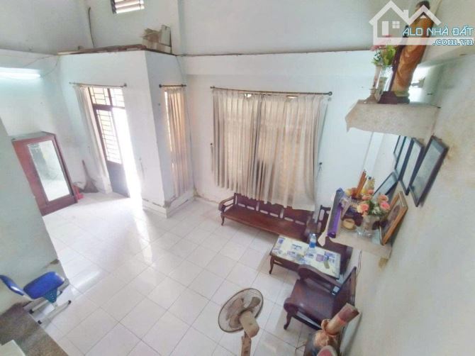 Bán nhà 875 Trần Hưng Đạo, Phường 1, Quận 5, DT 6.6X10m(62.5m2). Giá 9.3 tỷ.