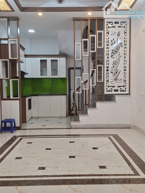 Nhà đẹp nội thất hiện đại giá rẻ nhất ngõ Phố Phúc Lợi DT 30m2 . Giá 5.28 tỷ