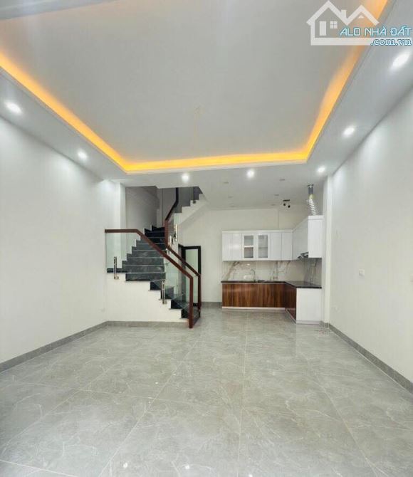 BÁN NHÀ PHÚC LỢI 4.5 TỶ, DT30M2, MT3.5M, 4.5 TẦNG Ô TÔ CÁCH 20M.