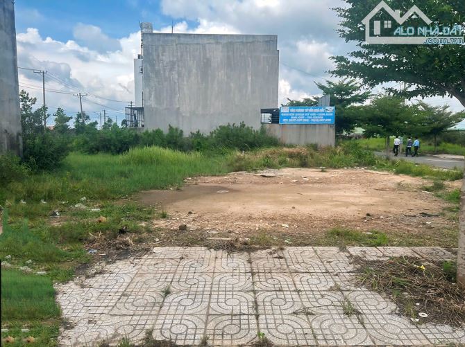 Cần bán lô đất 90m2 giá 700 triệu Nguyễn Thị Lắng, Xã Tân Phú Trung, gần bệnh viện Xuyên Á