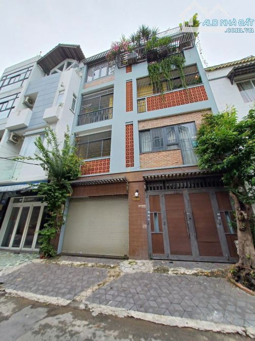 BIệt Thự Ngang 8m - Có Thang Máy - Giáp Quận 1 - Chỉ: 1X Tỷ - DT: 8m x 13m - 4 Tầng