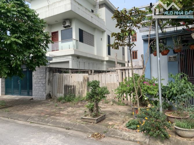 Chính chủ gửi bán gấp 247m2 đất đấu giá 31HA Trâu Quỳ, vierw khu shophouse Hải Phát, vị tr