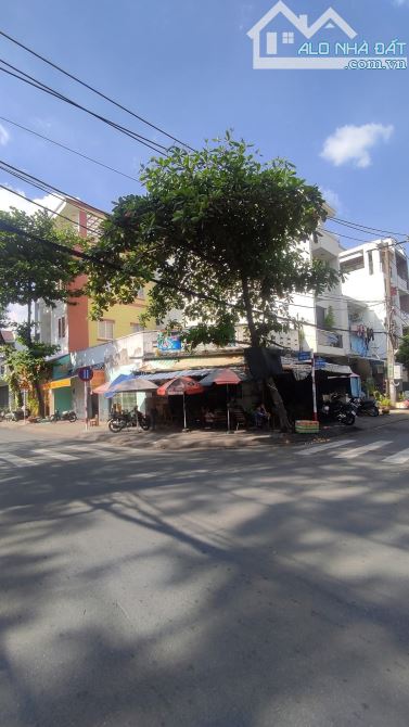 Bán nhà căn góc MT Lương Trúc Đàm Tân Phú 9.5x14.5m gác lửng (cách Lũy Bán Bích 300m)