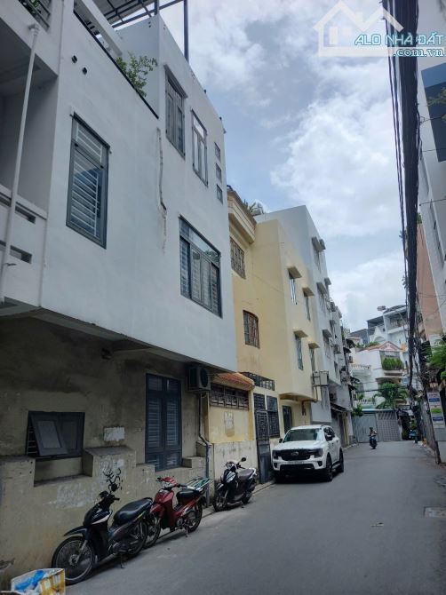 Định cư Mỹ bán gấp nhà đường Nguyễn Minh Hoàng  , Tân Bình , 7x12m , 4 tầng , chỉ 23,5 tỷ