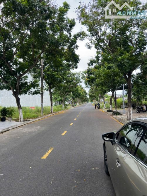 Bán cặp đất Biển Tân Trà đường Võ Văn Đồng ( 10 x 20) kẹp cống bên hông 3 mặt thoáng