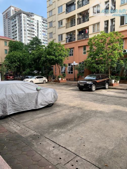 Bán chung cư Nguyễn Cơ Thạch nội thất đẹp miễn chê .65 m2 giá 3x tỷ .