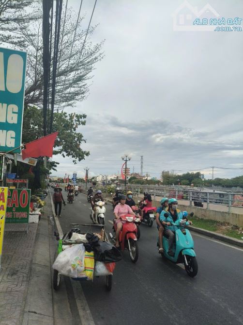CHDV 21 PHÒNG, MT PHÚ ĐỊNH Q8, NGANG 8M, 8 TẦNG CÓ HẦM, 21 TỶ TL.