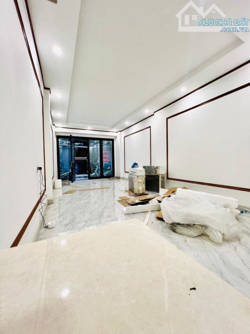 Bán Nhà Cầu Giấy DT 50M 7 Tầng Thang Máy Gần Mặt Phố Oto Cất Trong Nhà Ngõ Kinh Doanh