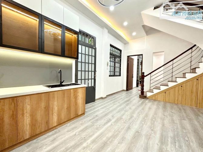 Nhà Hẻm xe hơi Nguyễn Duy Dương, Quận 10, DT 4.5x12.5m, 5 tầng đúc, chỉ 13.9 tỷ