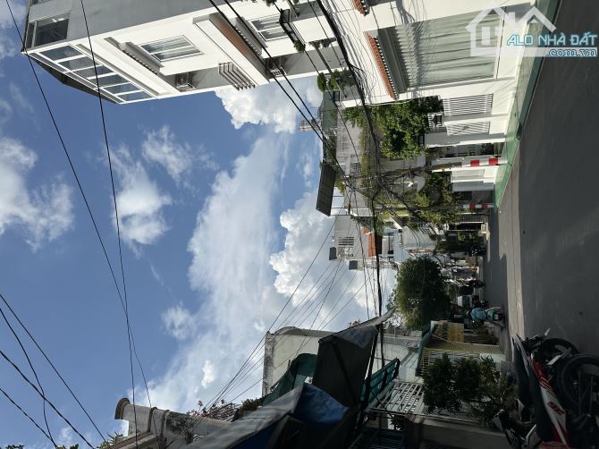 NGANG chuẩn đẹp 5m HẺM XE HƠI tránh nhau; đường LÊ ĐỨC THỌ gần 100m2 sổ CN đủ; chỉ 8.9 tỷ
