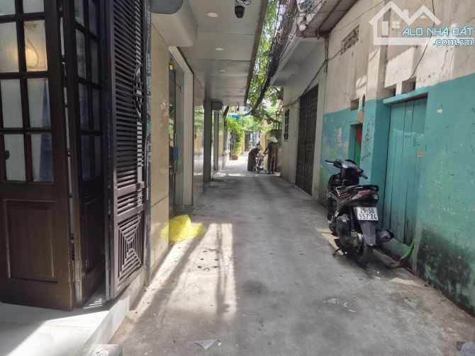 TRẦN QUỐC VƯỢNG, CẦU GIẤY - 33M2  - 5 TẦNG - NHÀ  ĐẸP Ở NGAY  - NGÕ THÔNG - GẦN Ô TÔ TRÁNH