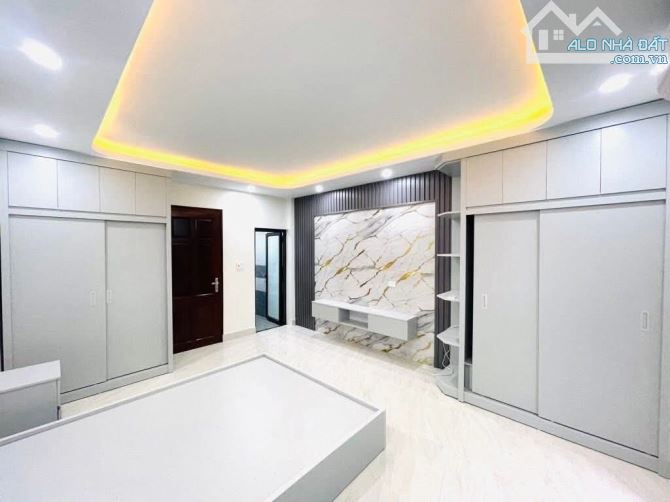 BÁN NHÀ PHÚC ĐỒNG GIÁ 5.X TỶ, DT30M2, MT5M, 5 TẦNG, FULL NỘI THẤT, CHỦ NHIỆT BÁN