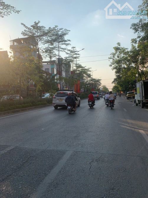 Nhà Phân Lô Bàn Cờ Kim Chung 70m x 5T – MT 4,5m – Vỉa Hè – Ô Tô Tránh – KD Đỉnh –15,8 Tỷ