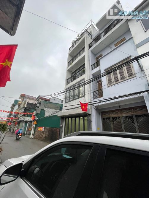 Bán gấp nhà mặt ngõ phố Lạc Long Quân Tây Hồ 38m 15 tỷ oto kinh doanh nhà đẹp ở ngay
