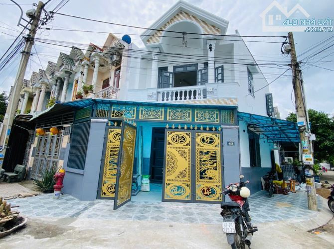 Nhà góc đẹp, 3 p ngủ, đường 12m, P. Dĩ an - Tp HCM, 4ty250