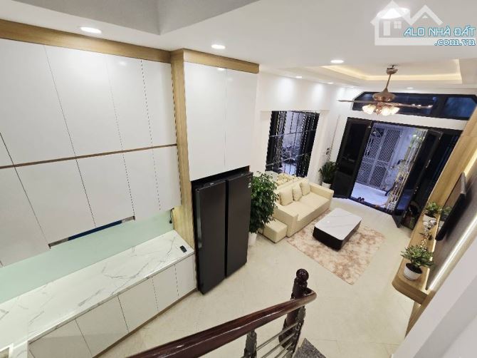 BÁN NHÀ KHÚC THỪA DỤ, DÂN XÂY 5 TẦNG – FULL ĐỒ – SỔ VUÔNG – GIÁ RẺ BẤT NGỜ