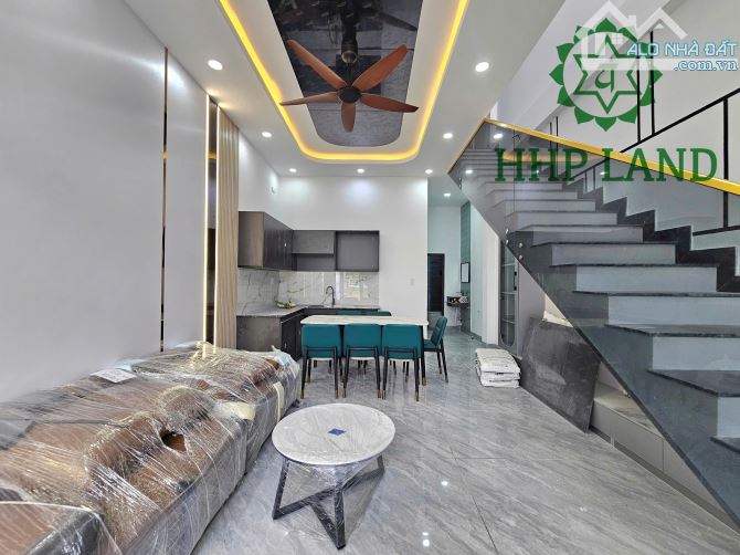 Bán nhà xây mới 1 trệt 1 lầu cách cầu Bửu Hòa 1km sân oto