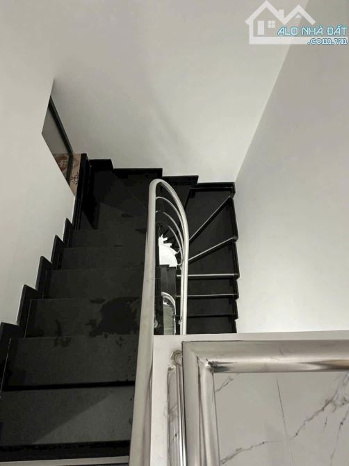 Chỉ 5.5 tỷ nhà 3 tầng giáp Q6 khu Bình Phú hẻm 8m 50 nguyễn quý yêm - 10