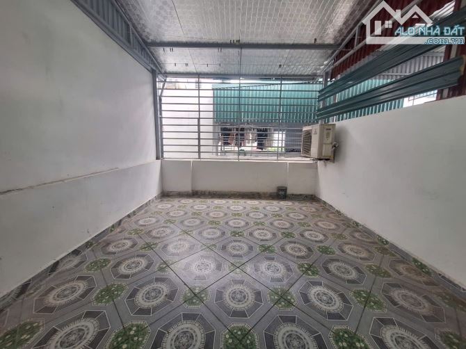 Nhà đẹp nội thất hiện đại giá rẻ nhất ngõ Phố Phúc Lợi DT 30m2 . Giá 5.28 tỷ - 10