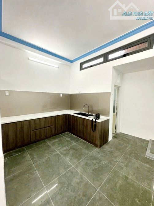 Chỉ 5.5 tỷ nhà 3 tầng giáp Q6 khu Bình Phú hẻm 8m 50 nguyễn quý yêm - 11