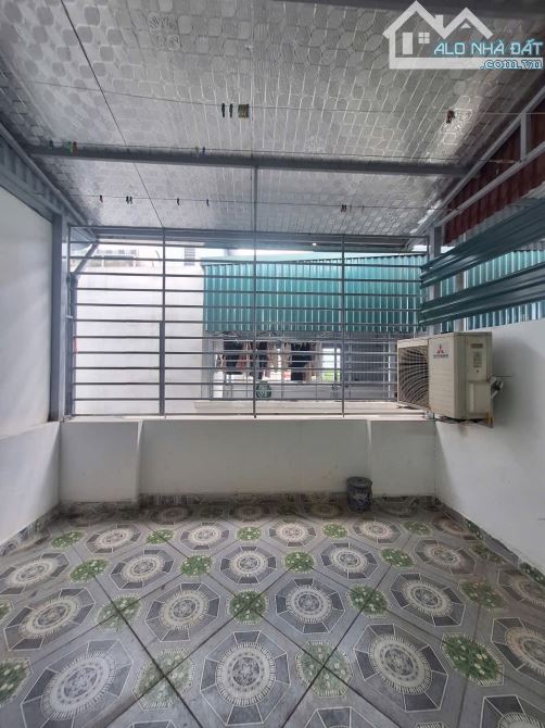 Nhà đẹp nội thất hiện đại giá rẻ nhất ngõ Phố Phúc Lợi DT 30m2 . Giá 5.28 tỷ - 11