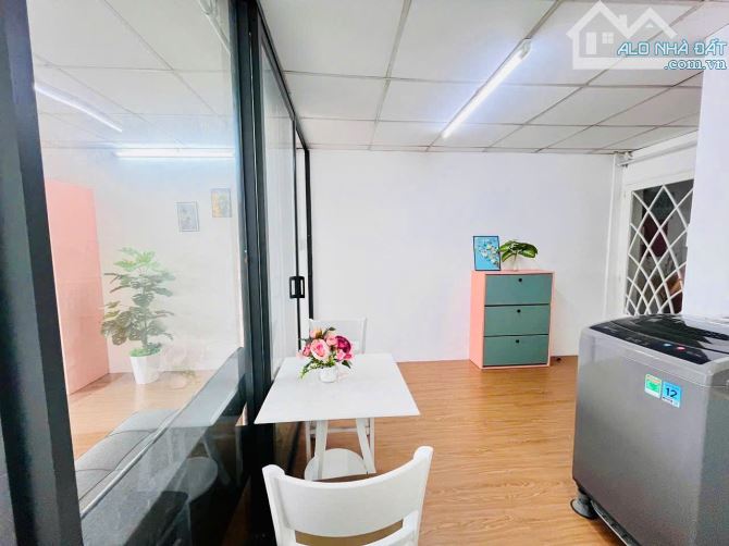 CĂN HỘ GIÁ HỢP LÝ - SẠCH SẼ - TÁCH BẾP NGAY QUẬN 4, CỬA SỔ ĐÓN NẮNG, GẦN ĐẠI HỌC LUẬT - 11