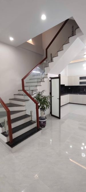 Nhà đẹp 3 tầng xây mới  ngõ nông đường Liên Hà 1 - 6