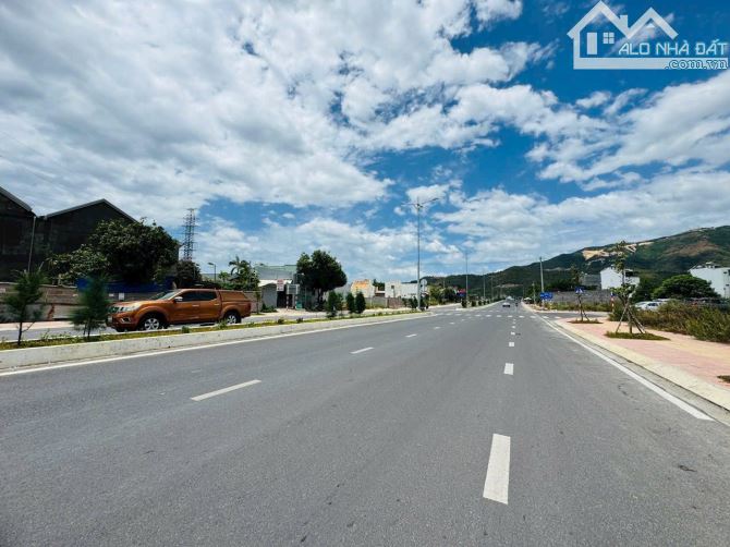 BÁN LÔ GÓC MẶT TIỀN ĐƯỜNG D30 RỘNG 30M, PHƯỜNG TÂY NHA TRANG - 4