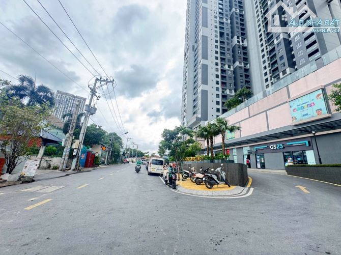 Bán Đất Ngang 8m Sát chợ Đông Hoà , Tp Hồ Chí Minh - 1