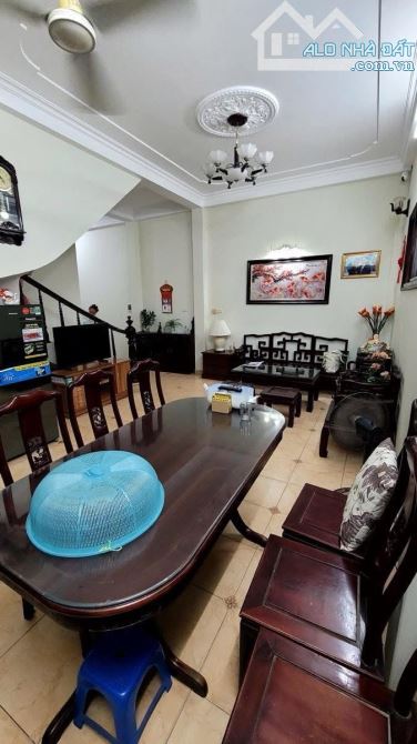BÁN ĐẤT TẶNG NHÀ PHÂN LÔ TRẦN QUANG DIỆU, HOÀNG CẦU, DT 57M 2T MT 5M, GIÁ 24 TỶ. - 1
