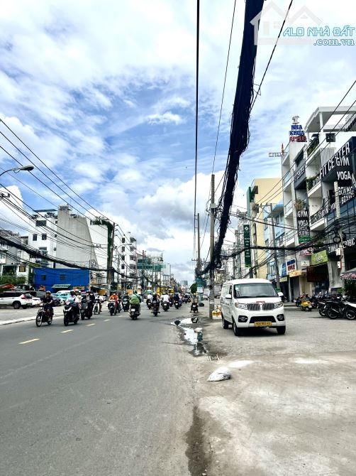 Quận 10, giáp 3, Nhà đẹp 4 Tầng, 59m2, hẻm thông, gần Metro Cách Mạng Tháng 8, 9.75 Tỷ - 1