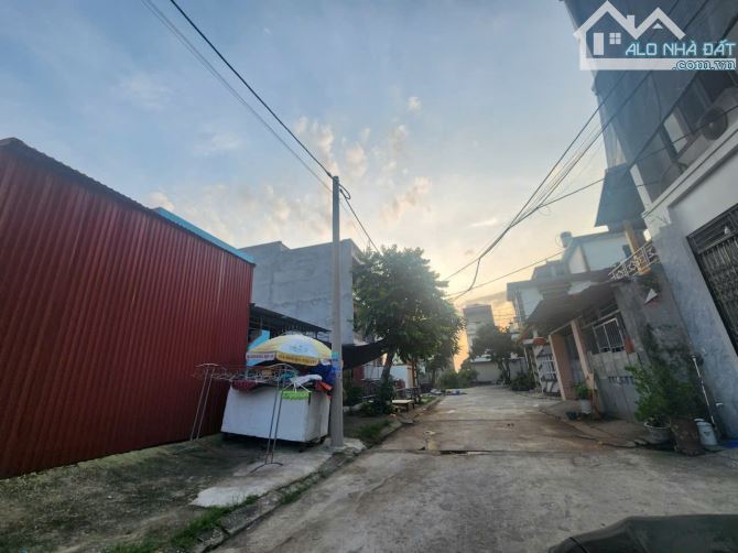 Bán  giãn dân khu 5 núi Đại phúc . dt 113m . mt 5m . hướng ĐN & TB giá 5 ty 3 - 1