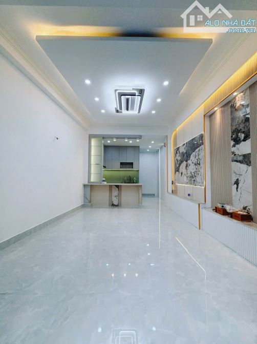 BÁN NHÀ ĐẸP 3 TẤM CÁCH MẶT TIỀN HOÀNG DIỆU 3 CĂN Ngang 4 Dài 9,5 Giá 5Tỉ Nhĩnh Sổ Riêng - 1