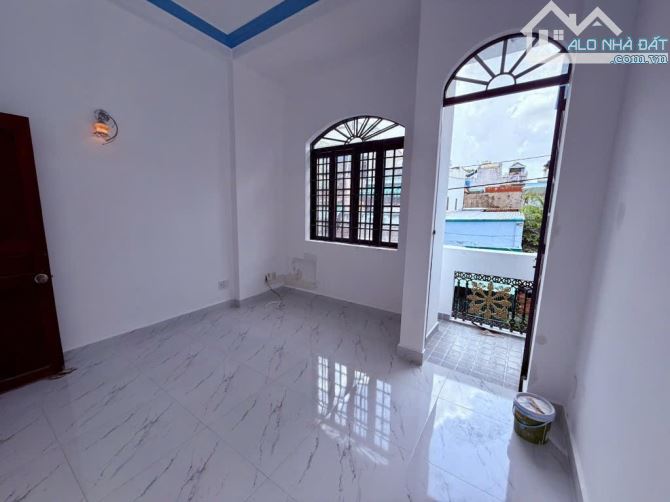 Chỉ 5.5 tỷ nhà 3 tầng giáp Q6 khu Bình Phú hẻm 8m 50 nguyễn quý yêm - 1