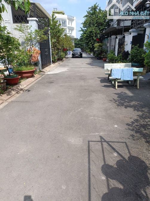 Bán đất 1 sẹc đường Lã Xuân Oai vào 20m .DT:80m2(4,3x18) - 1
