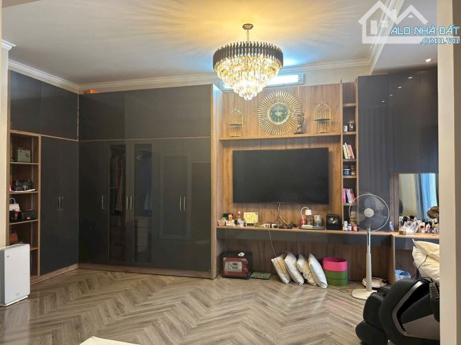 Biệt Thự Siêu Xinh Ngay Mặt Tiền Võ Thị Sáu, Q1 - DT : 7 x 18 (5Tầng) - Giá Chỉ 27Tỷ - 1