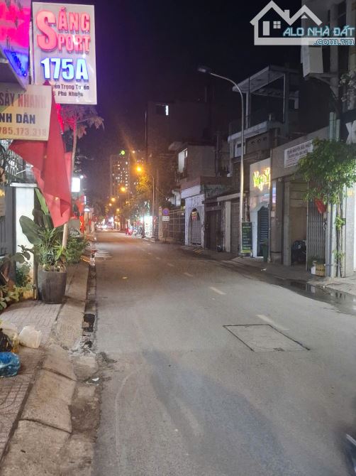 BÁN GẤP NHÀ MẶT TIỀN NGUYỄN TRỌNG TUYỂN - PHÚ NHUẬN | HẦM + 4 LẦU | HỢP ĐỒNG THUÊ 50TR/TH - 1