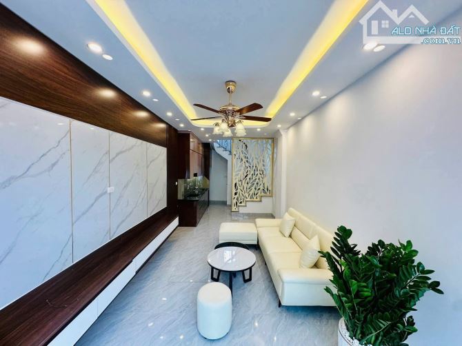 BÁN NHÀ THẠCH BÀN GIÁ 5.4 TỶ, DIỆN TÍCH 36M2, MT4.1M, 4 TẦNG, Ô TÔ 20M, NGÕ THÔNG, FULL ĐỒ - 1