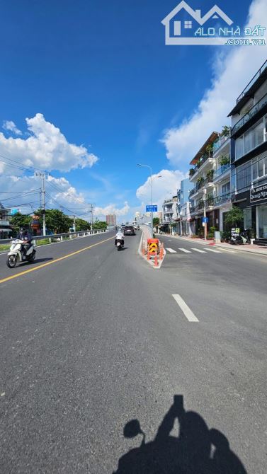 DÃY TRỌ 2 TẦNG DÒNG TIỀN ỔN ĐỊNH 12 TRIỆU/ THÁNG - HẺM XE HƠI TRÁNH NHAU - PHẠM HỮU LẦU PH - 1