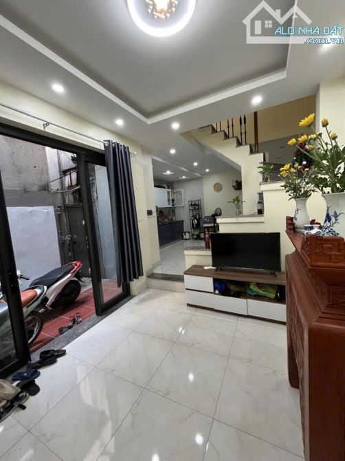 Bán nhà dân xây Phố Tựu Liệt 35m 3 tầng dân xây sát ô tô tránh giá 5.7 tỷ - 1