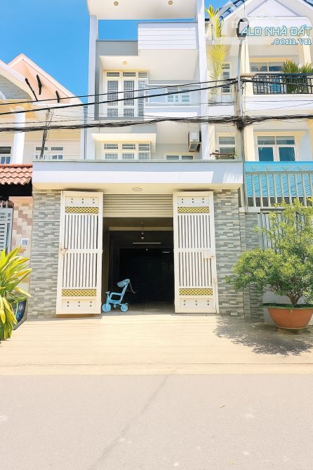 Bán Nhà Hóc Môn - 91M2 (5 x 18,3m ) - 4Tầng - Hẻm Nhựa 8m -  Chỉ 6,35 Tỷ.