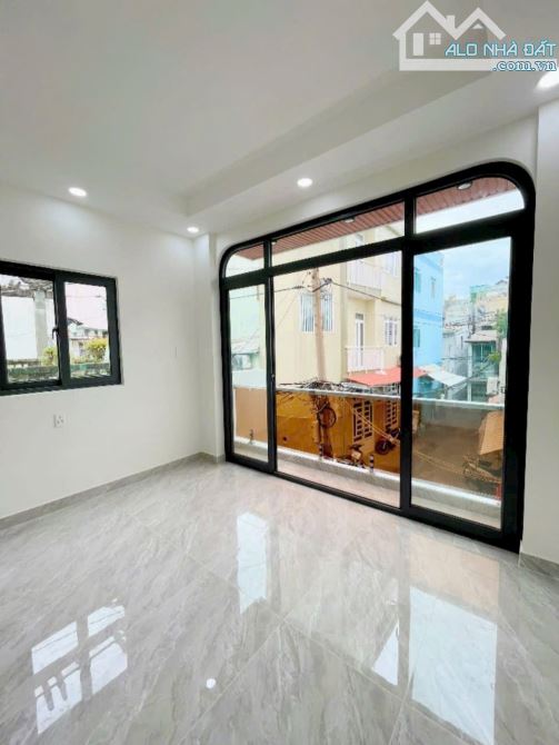 BÁN NHÀ QUẬN 4 MỚI ĐẸP 3 TẤM 4PN KHU DÂN CƯ DTSD 120m2 SỔ RIÊNG GIÁP Q1 GIÁ 4TỈ 950 - 1
