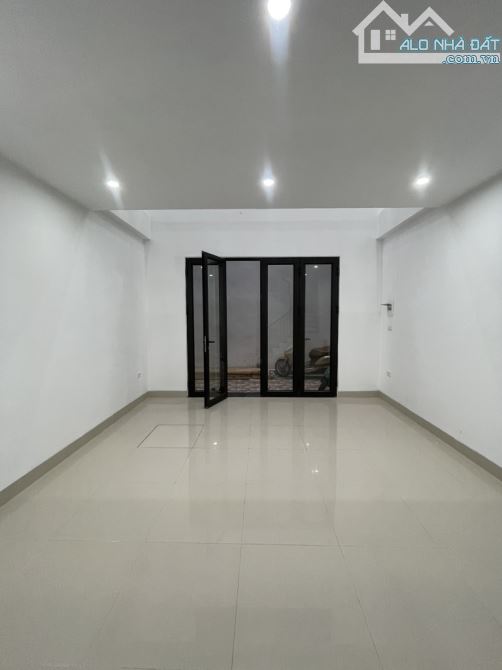 🚨 BÁN NHÀ SÁT KHAI SƠN NGỌC THUỴ – 6 TẦNG THANG MÁY – Ô TÔ ĐỖ GẦN – GIÁ HƠN 7 TỶ 💰 y - 1