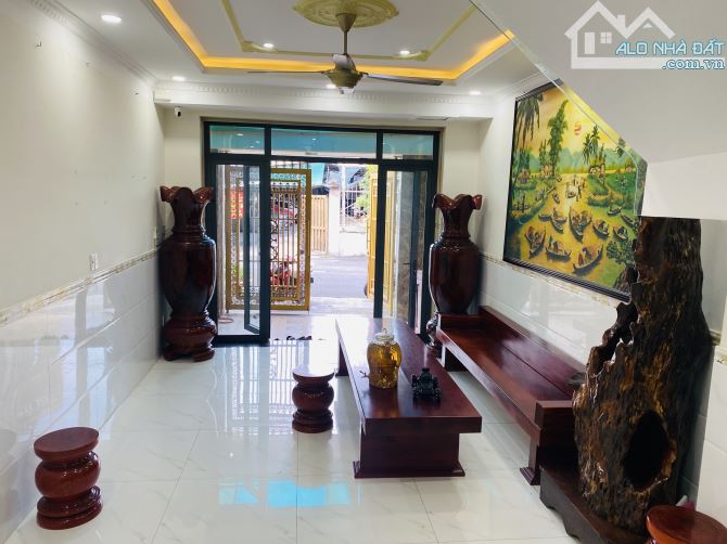 Nhà 3 lầu Đ Võ Thị Sáu - Đông Hoà - Tp HCM. 4p ngủ, 5ty650 - 1