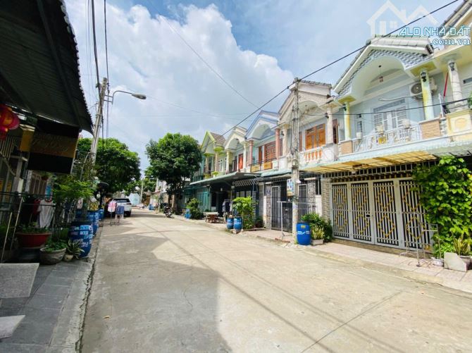 Nhà góc đẹp, 3 p ngủ, đường 12m, P. Dĩ an - Tp HCM, 4ty250 - 1