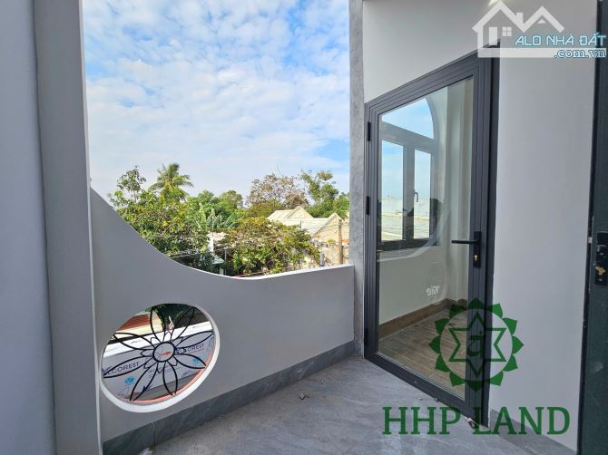 Bán nhà xây mới 1 trệt 1 lầu cách cầu Bửu Hòa 1km sân oto - 1