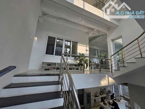 💥💥💥ĐẲNG CẤP THƯỢNG LƯU - BIỆT THỰ CẦU GIẤY - LÔ GÓC – VỊ TRÍ VÀNG - TIỆN ÍCH NGẬP - 1