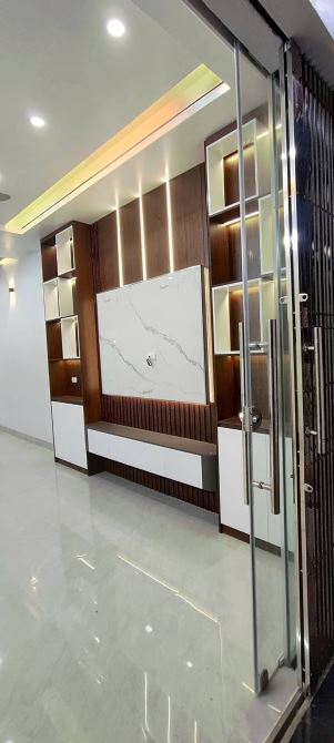 Nhà đẹp 3 tầng xây mới  ngõ nông đường Liên Hà 1 - 7